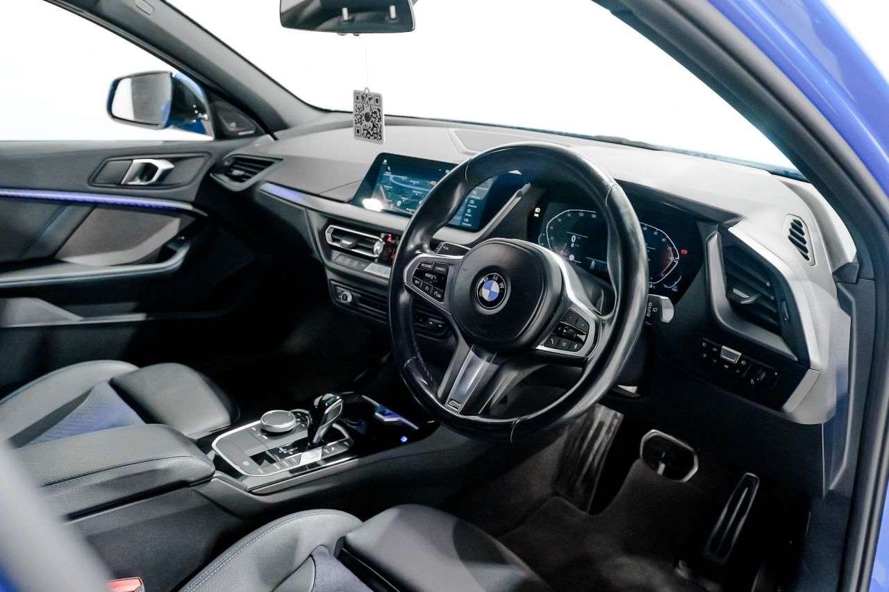 A 2023 BMW 1 SERIES 1.5 118i M Sport (LCP) Hatchback 5dr Petrol DCT Euro 6 (s/s) (136 ps) Leath A 2023 BMW 1 SERIES 1.5 118i M Sport (LCP) Hatchback 5dr Petrol DCT Euro 6 (s/s) (136 ps) Leath