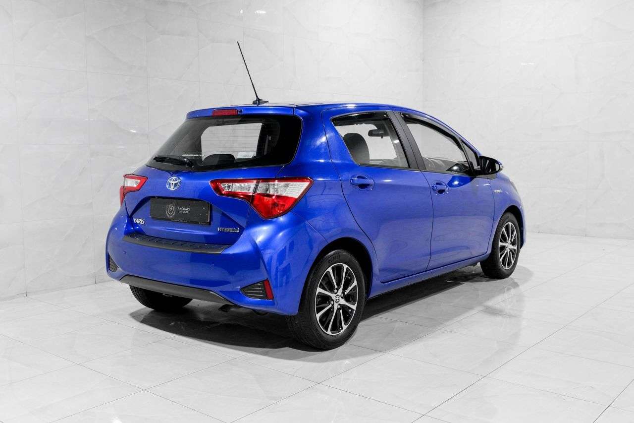 A 2019 TOYOTA YARIS 1.5 VVT-h Icon Tech Hatchback 5dr Petrol Hybrid E-CVT Euro 6 (s/s) (100 ps) A 2019 TOYOTA YARIS 1.5 VVT-h Icon Tech Hatchback 5dr Petrol Hybrid E-CVT Euro 6 (s/s) (100 ps)