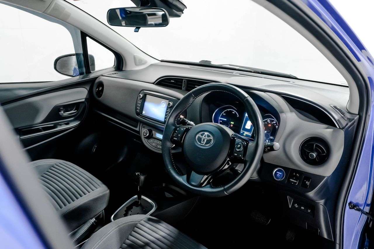 A 2019 TOYOTA YARIS 1.5 VVT-h Icon Tech Hatchback 5dr Petrol Hybrid E-CVT Euro 6 (s/s) (100 ps) A 2019 TOYOTA YARIS 1.5 VVT-h Icon Tech Hatchback 5dr Petrol Hybrid E-CVT Euro 6 (s/s) (100 ps)