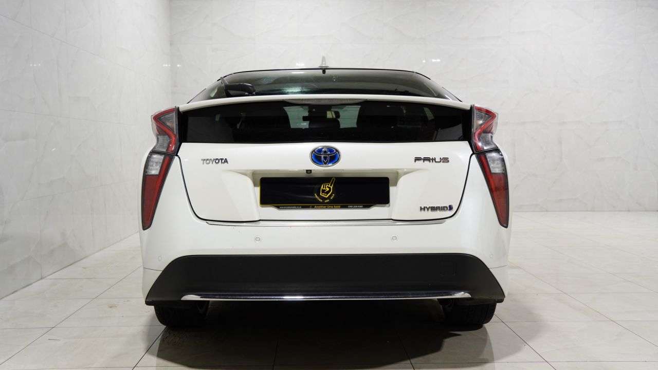 A 2016 TOYOTA PRIUS 1.8 VVT-h Business Edition Plus Hatchback 5dr Petrol Hybrid CVT Euro 6 (s/s A 2016 TOYOTA PRIUS 1.8 VVT-h Business Edition Plus Hatchback 5dr Petrol Hybrid CVT Euro 6 (s/s