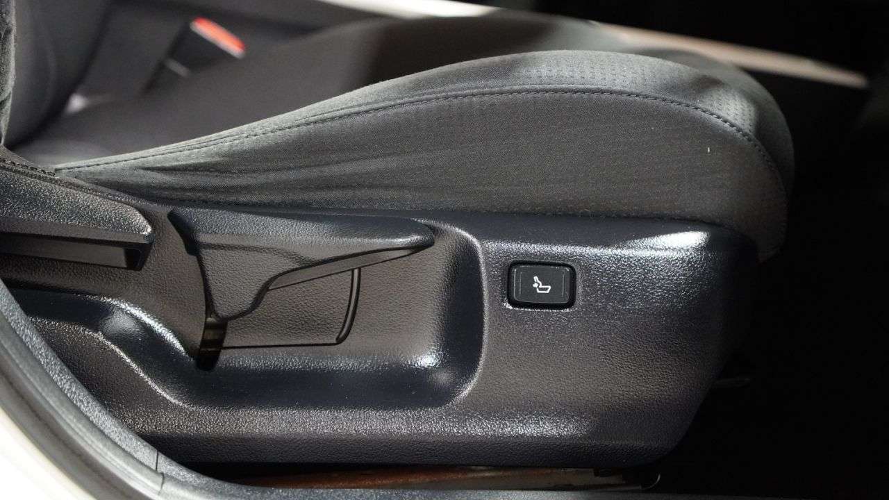 A 2016 TOYOTA PRIUS 1.8 VVT-h Business Edition Plus Hatchback 5dr Petrol Hybrid CVT Euro 6 (s/s A 2016 TOYOTA PRIUS 1.8 VVT-h Business Edition Plus Hatchback 5dr Petrol Hybrid CVT Euro 6 (s/s