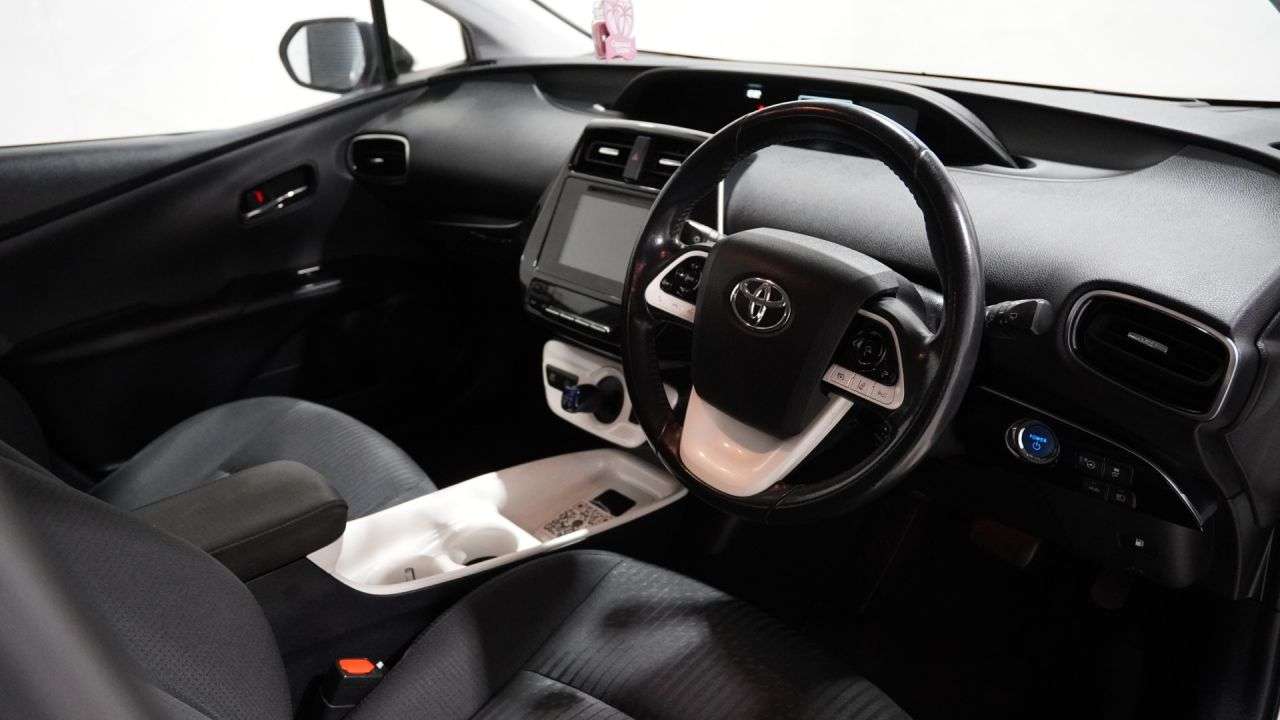 A 2016 TOYOTA PRIUS 1.8 VVT-h Business Edition Plus Hatchback 5dr Petrol Hybrid CVT Euro 6 (s/s A 2016 TOYOTA PRIUS 1.8 VVT-h Business Edition Plus Hatchback 5dr Petrol Hybrid CVT Euro 6 (s/s