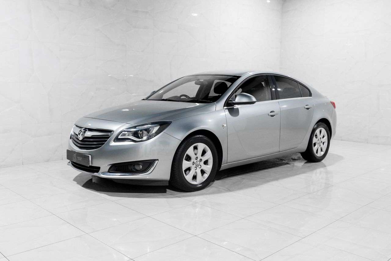 A 2015 VAUXHALL INSIGNIA 2.0 CDTi SRi Nav Hatchback 5dr Diesel Auto Euro 5 (163 ps) A 2015 VAUXHALL INSIGNIA 2.0 CDTi SRi Nav Hatchback 5dr Diesel Auto Euro 5 (163 ps)