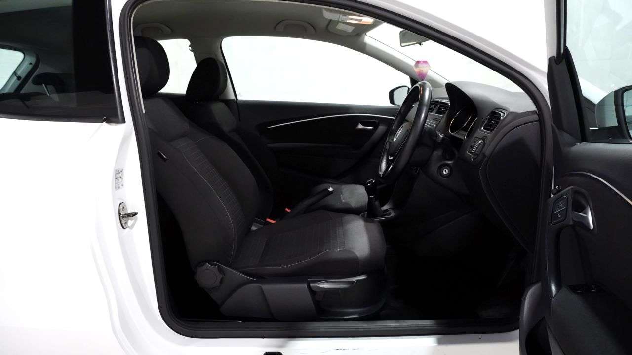 A 2015 VOLKSWAGEN POLO 1.2 TSI BlueMotion Tech SE Hatchback 3dr Petrol Manual Euro 6 (s/s) (90 ps) A 2015 VOLKSWAGEN POLO 1.2 TSI BlueMotion Tech SE Hatchback 3dr Petrol Manual Euro 6 (s/s) (90 ps)