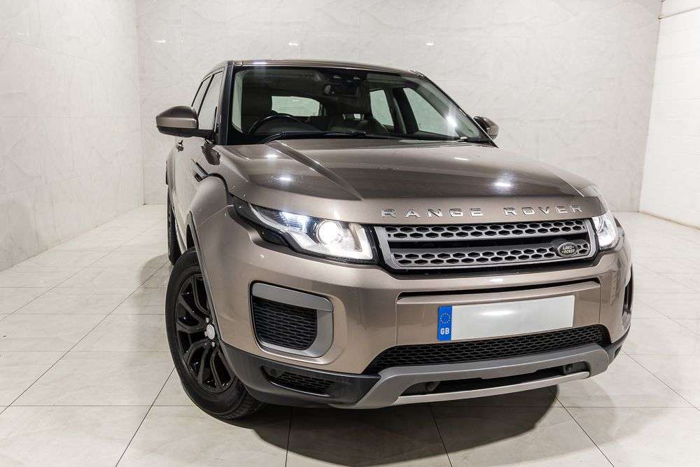 A 2016 LAND ROVER RANGE ROVER EVOQUE 2.0 TD4 SE SUV 5dr Diesel Manual 4WD Euro 6 (s/s) (180 ps) A 2016 LAND ROVER RANGE ROVER EVOQUE 2.0 TD4 SE SUV 5dr Diesel Manual 4WD Euro 6 (s/s) (180 ps)