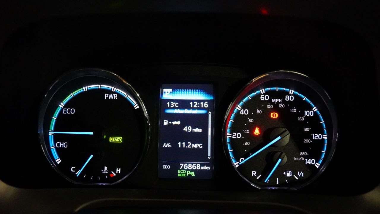 A 2017 TOYOTA RAV4 2.5 VVT-h Business Edition Plus SUV 5dr Petrol Hybrid CVT Euro 6 (s/s) (Saf A 2017 TOYOTA RAV4 2.5 VVT-h Business Edition Plus SUV 5dr Petrol Hybrid CVT Euro 6 (s/s) (Saf