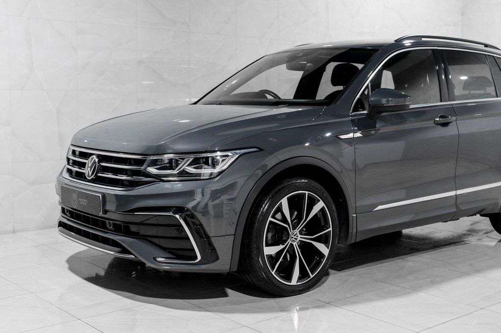 A 2021 VOLKSWAGEN TIGUAN 1.5 TSI R-Line SUV 5dr Petrol DSG Euro 6 (s/s) (150 ps) Service History+Sat A 2021 VOLKSWAGEN TIGUAN 1.5 TSI R-Line SUV 5dr Petrol DSG Euro 6 (s/s) (150 ps) Service History+Sat