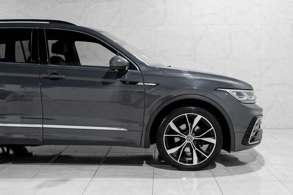 A 2021 VOLKSWAGEN TIGUAN 1.5 TSI R-Line SUV 5dr Petrol DSG Euro 6 (s/s) (150 ps) Service History+Sat A 2021 VOLKSWAGEN TIGUAN 1.5 TSI R-Line SUV 5dr Petrol DSG Euro 6 (s/s) (150 ps) Service History+Sat