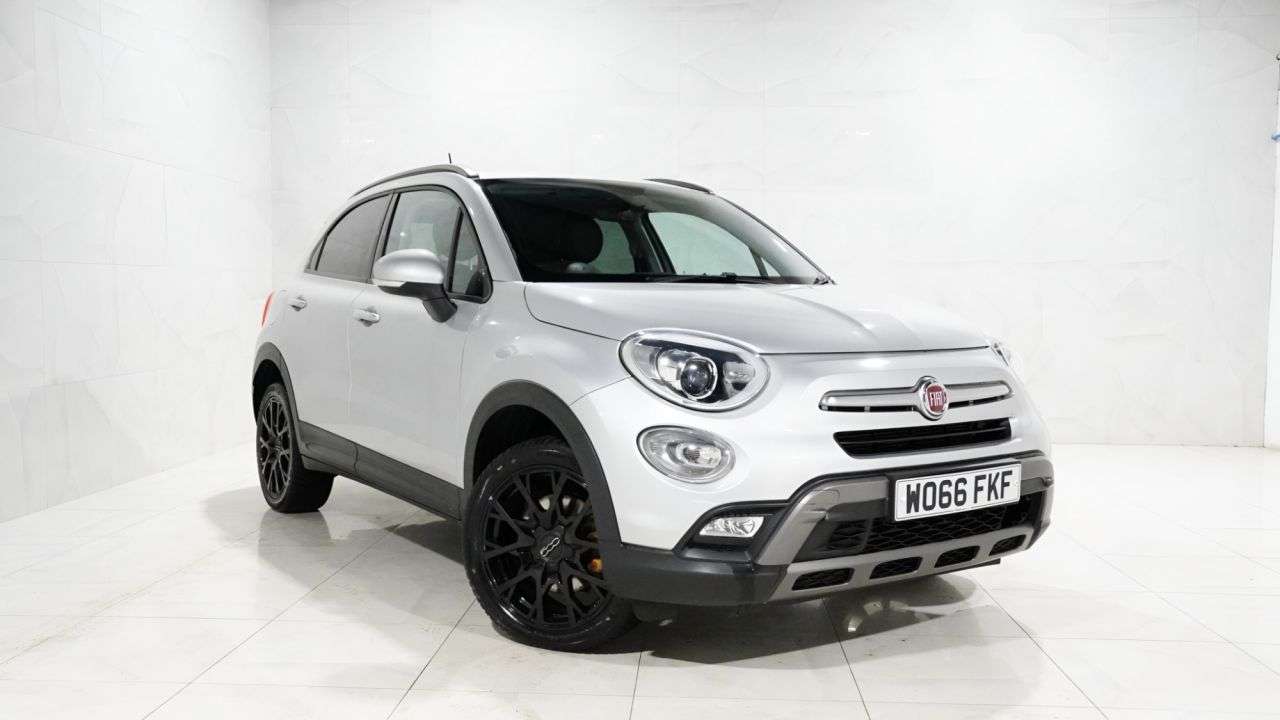 A 2016 FIAT 500X 2.0 MultiJetII Cross Plus SUV 5dr Diesel Auto 4WD Euro 6 (s/s) (140 ps) A 2016 FIAT 500X 2.0 MultiJetII Cross Plus SUV 5dr Diesel Auto 4WD Euro 6 (s/s) (140 ps)