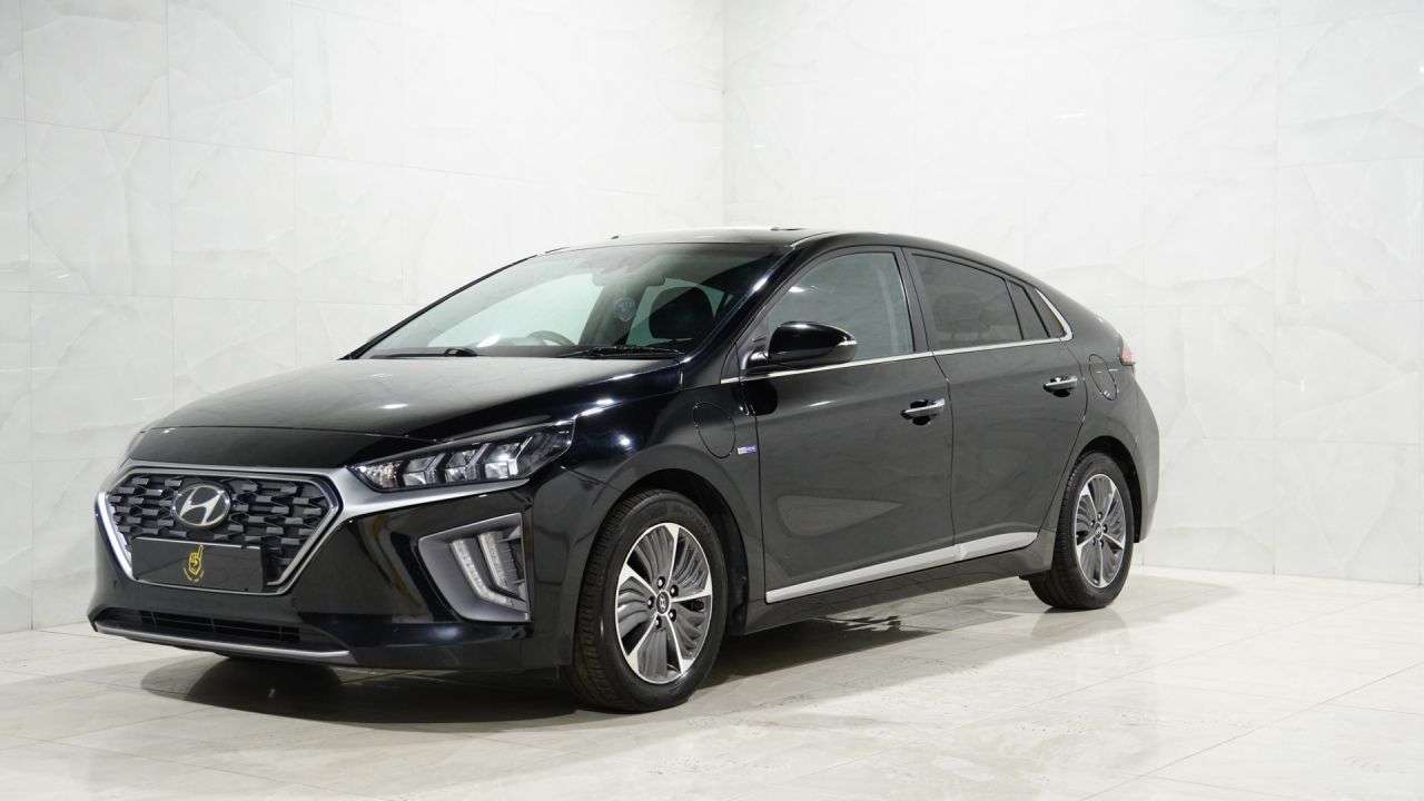 A 2020 HYUNDAI IONIQ 1.6 h-GDi 8.9kWh Premium SE Hatchback 5dr Petrol Plug-in Hybrid DCT Euro 6 A 2020 HYUNDAI IONIQ 1.6 h-GDi 8.9kWh Premium SE Hatchback 5dr Petrol Plug-in Hybrid DCT Euro 6
