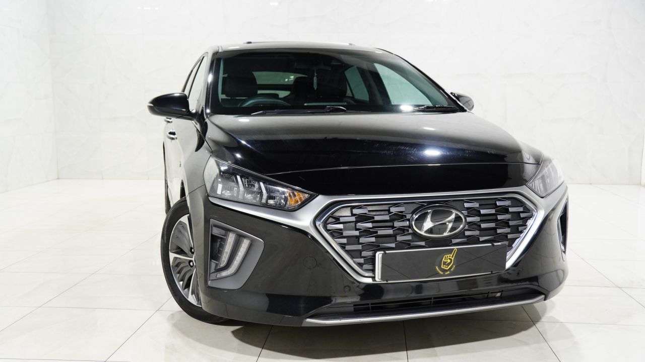 A 2020 HYUNDAI IONIQ 1.6 h-GDi 8.9kWh Premium SE Hatchback 5dr Petrol Plug-in Hybrid DCT Euro 6 A 2020 HYUNDAI IONIQ 1.6 h-GDi 8.9kWh Premium SE Hatchback 5dr Petrol Plug-in Hybrid DCT Euro 6