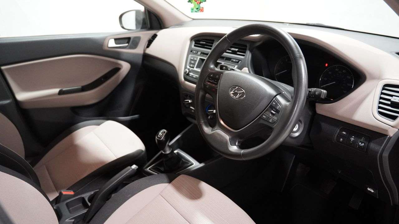 A 2015 HYUNDAI I20 1.4 SE Hatchback 5dr Petrol Manual Euro 6 (100 ps) A 2015 HYUNDAI I20 1.4 SE Hatchback 5dr Petrol Manual Euro 6 (100 ps)