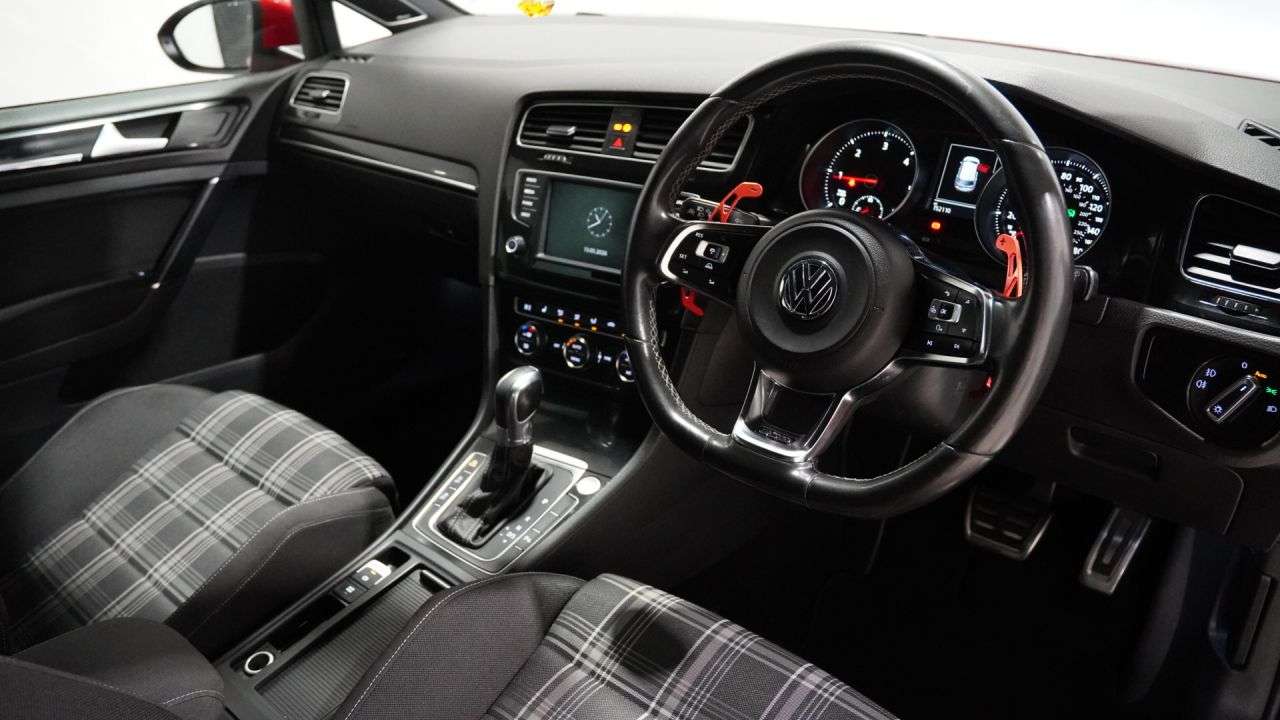 A 2015 VOLKSWAGEN GOLF 2.0 TDI BlueMotion Tech GTD Hatchback 5dr Diesel DSG Euro 6 (s/s) (184 ps) A 2015 VOLKSWAGEN GOLF 2.0 TDI BlueMotion Tech GTD Hatchback 5dr Diesel DSG Euro 6 (s/s) (184 ps)