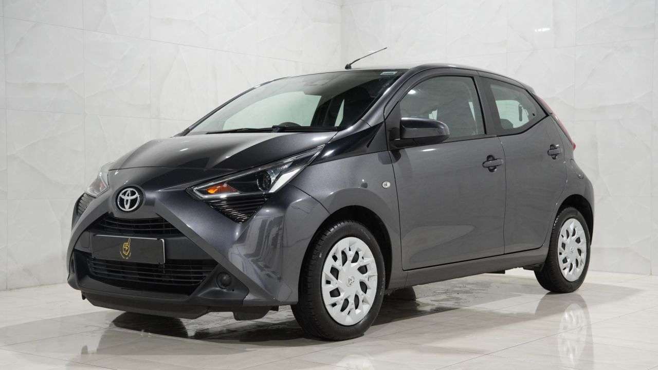 A 2021 TOYOTA AYGO 1.0 VVT-i x-play Hatchback 5dr Petrol x-shift Euro 6 (Safety Sense) (71 ps) A 2021 TOYOTA AYGO 1.0 VVT-i x-play Hatchback 5dr Petrol x-shift Euro 6 (Safety Sense) (71 ps)