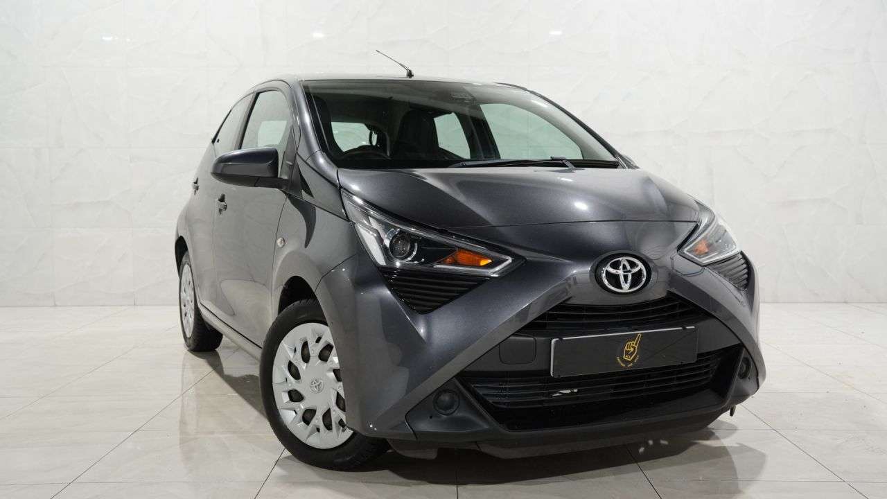 A 2021 TOYOTA AYGO 1.0 VVT-i x-play Hatchback 5dr Petrol x-shift Euro 6 (Safety Sense) (71 ps) A 2021 TOYOTA AYGO 1.0 VVT-i x-play Hatchback 5dr Petrol x-shift Euro 6 (Safety Sense) (71 ps)