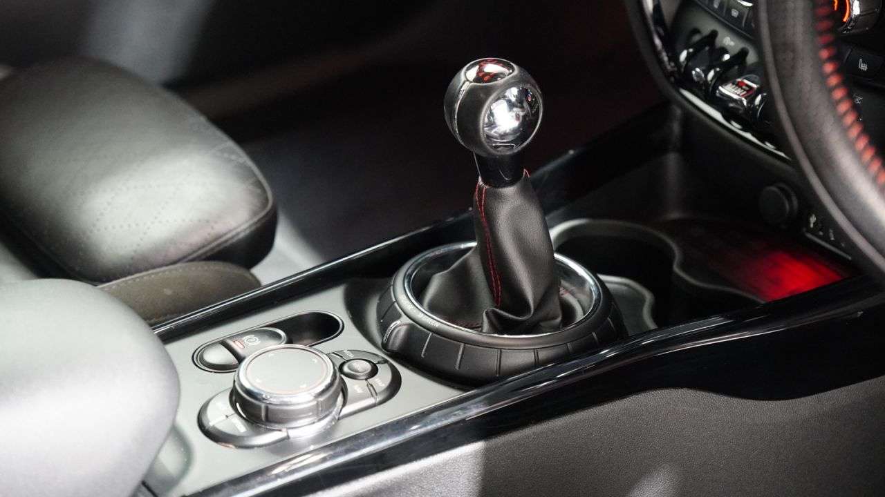 2017 MINI CLUBMAN 2017 MINI CLUBMAN