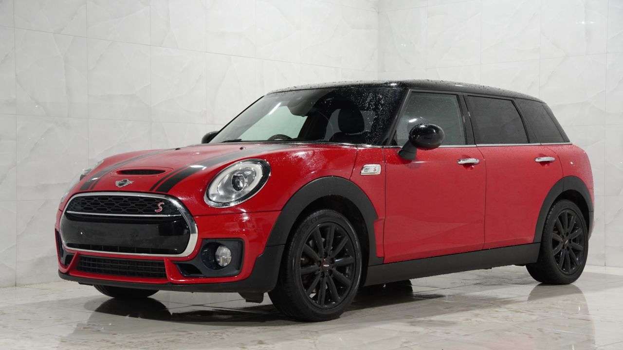 A 2017 MINI CLUBMAN 2.0 Cooper S Estate 6dr Petrol Manual Euro 6 (s/s) (192 ps) A 2017 MINI CLUBMAN 2.0 Cooper S Estate 6dr Petrol Manual Euro 6 (s/s) (192 ps)