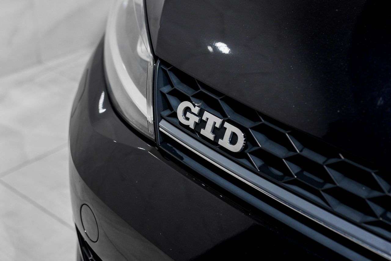 A 2016 VOLKSWAGEN GOLF 2.0 TDI BlueMotion Tech GTD Hatchback 5dr Diesel DSG Euro 6 (s/s) (184 ps) A 2016 VOLKSWAGEN GOLF 2.0 TDI BlueMotion Tech GTD Hatchback 5dr Diesel DSG Euro 6 (s/s) (184 ps)