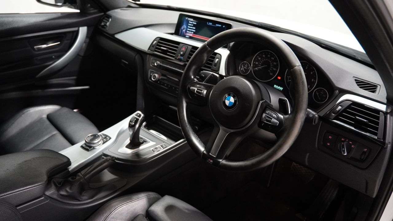 A 2014 BMW 3 SERIES 2.0 320d M Sport Touring 5dr Diesel Auto xDrive Euro 5 (s/s) (184 ps) A 2014 BMW 3 SERIES 2.0 320d M Sport Touring 5dr Diesel Auto xDrive Euro 5 (s/s) (184 ps)