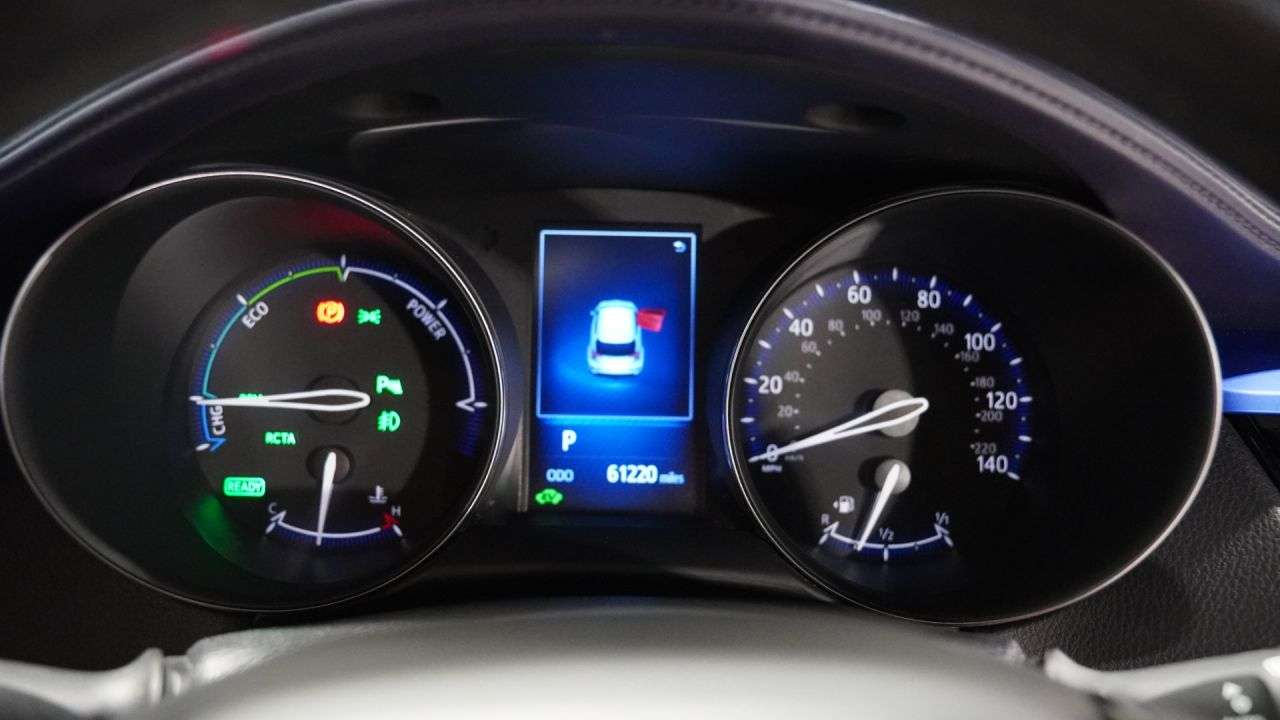 A 2017 TOYOTA C-HR 1.8 VVT-h Dynamic SUV 5dr Petrol Hybrid CVT Euro 6 (s/s) (122 ps) A 2017 TOYOTA C-HR 1.8 VVT-h Dynamic SUV 5dr Petrol Hybrid CVT Euro 6 (s/s) (122 ps)