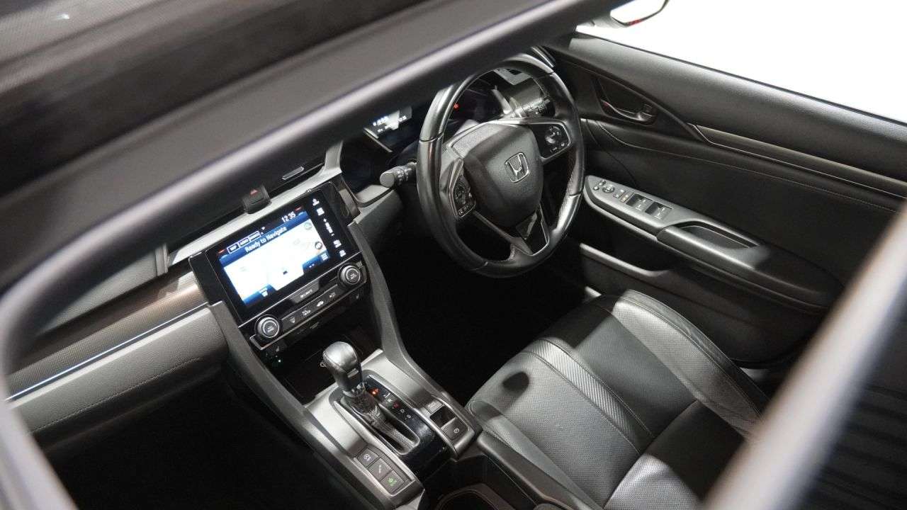 A 2018 HONDA CIVIC 1.0 VTEC Turbo EX Hatchback 5dr Petrol CVT Euro 6 (s/s) (126 ps) A 2018 HONDA CIVIC 1.0 VTEC Turbo EX Hatchback 5dr Petrol CVT Euro 6 (s/s) (126 ps)