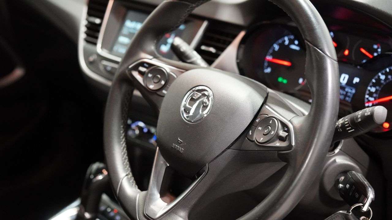 A 2018 VAUXHALL CROSSLAND X 1.2 Turbo SE SUV 5dr Petrol Auto Euro 6 (s/s) (110 ps) A 2018 VAUXHALL CROSSLAND X 1.2 Turbo SE SUV 5dr Petrol Auto Euro 6 (s/s) (110 ps)
