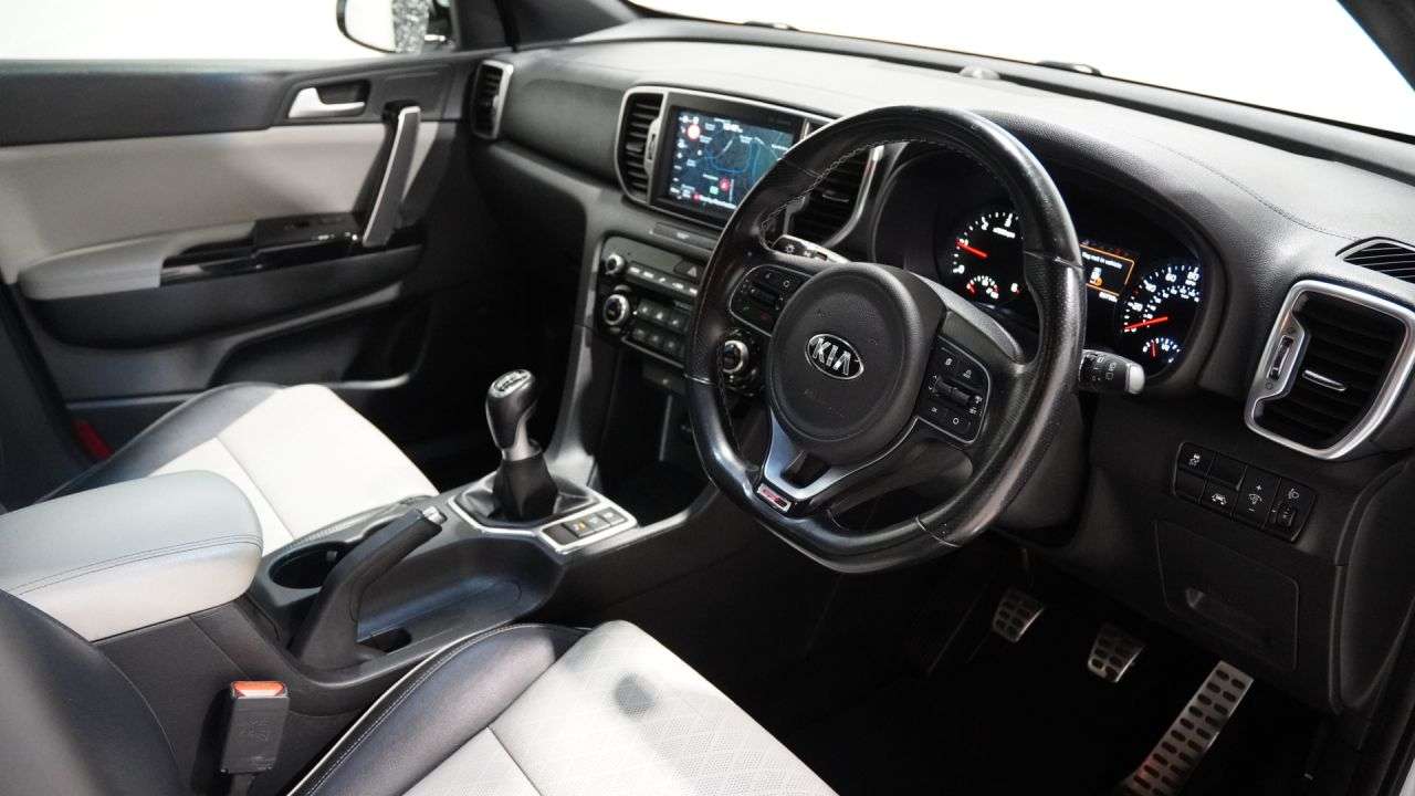 A 2017 KIA SPORTAGE 1.7 CRDi GT-Line Edition SUV 5dr Diesel Manual Euro 6 (s/s) (114 bhp) A 2017 KIA SPORTAGE 1.7 CRDi GT-Line Edition SUV 5dr Diesel Manual Euro 6 (s/s) (114 bhp)