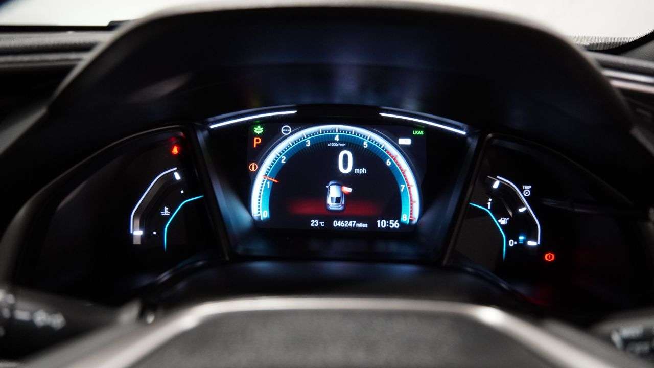 A 2019 HONDA CIVIC 1.0 VTEC Turbo Sport Line Hatchback 5dr Petrol CVT Euro 6 (s/s) (126 ps) A 2019 HONDA CIVIC 1.0 VTEC Turbo Sport Line Hatchback 5dr Petrol CVT Euro 6 (s/s) (126 ps)