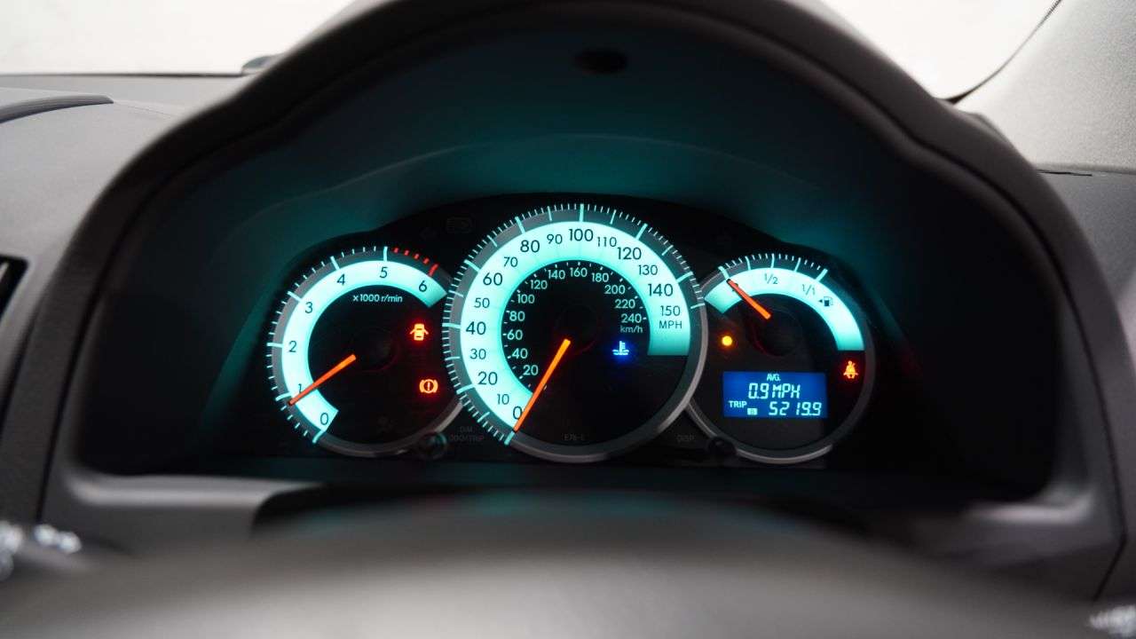 A 2009 TOYOTA COROLLA VERSO 2.2 D-4D SR MPV 5dr Diesel Manual (167 g/km, 134 bhp) A 2009 TOYOTA COROLLA VERSO 2.2 D-4D SR MPV 5dr Diesel Manual (167 g/km, 134 bhp)