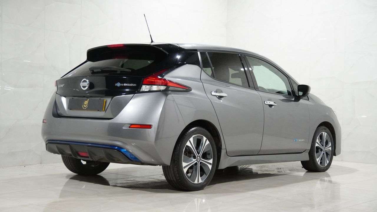 A 2019 NISSAN LEAF 40kWh Tekna Hatchback 5dr Electric Auto (150 ps) A 2019 NISSAN LEAF 40kWh Tekna Hatchback 5dr Electric Auto (150 ps)