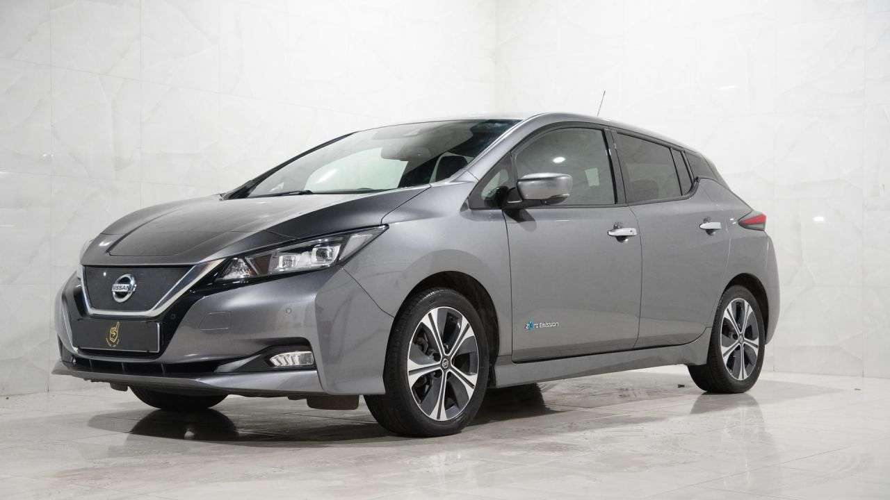 A 2019 NISSAN LEAF 40kWh Tekna Hatchback 5dr Electric Auto (150 ps) A 2019 NISSAN LEAF 40kWh Tekna Hatchback 5dr Electric Auto (150 ps)