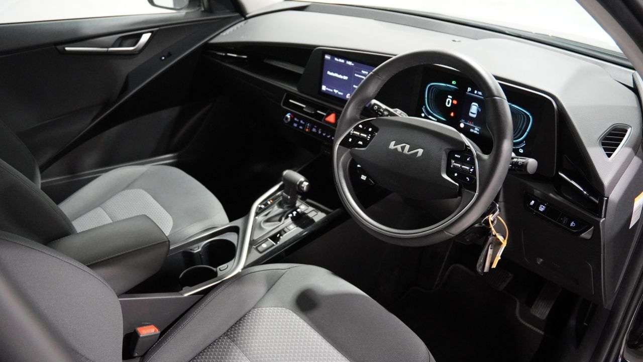 A 2022 KIA NIRO 1.6h GDi 2 SUV 5dr Petrol Hybrid DCT Euro 6 (s/s) (139 bhp) Service History A 2022 KIA NIRO 1.6h GDi 2 SUV 5dr Petrol Hybrid DCT Euro 6 (s/s) (139 bhp) Service History