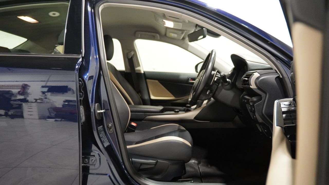 2019 LEXUS IS 2019 LEXUS IS
