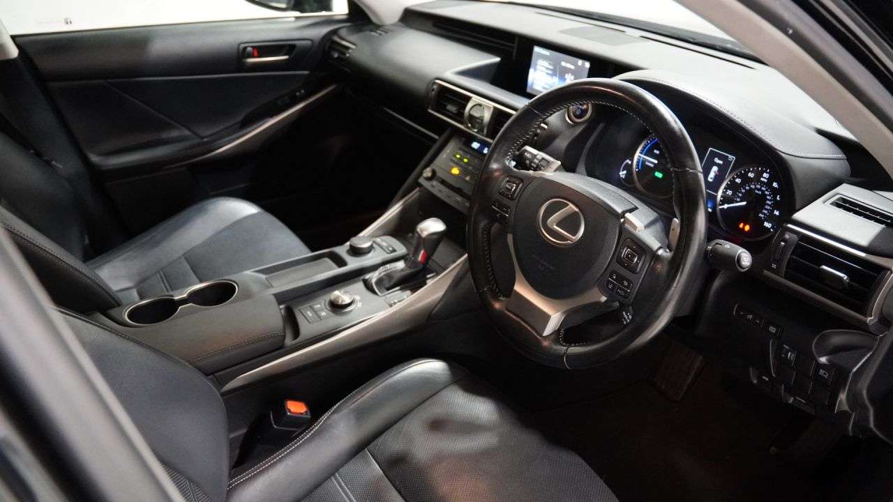 A 2017 LEXUS IS 2.5 300h Advance Saloon 4dr Petrol Hybrid E-CVT Euro 6 (s/s) (223 ps) Sat-N A 2017 LEXUS IS 2.5 300h Advance Saloon 4dr Petrol Hybrid E-CVT Euro 6 (s/s) (223 ps) Sat-N