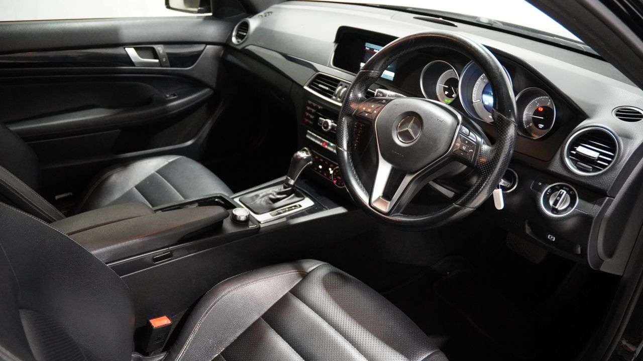 A 2013 MERCEDES-BENZ C-CLASS 2.1 C220 CDI BlueEfficiency Executive SE Coupe 2dr Diesel G-Tronic+ Euro 5 A 2013 MERCEDES-BENZ C-CLASS 2.1 C220 CDI BlueEfficiency Executive SE Coupe 2dr Diesel G-Tronic+ Euro 5