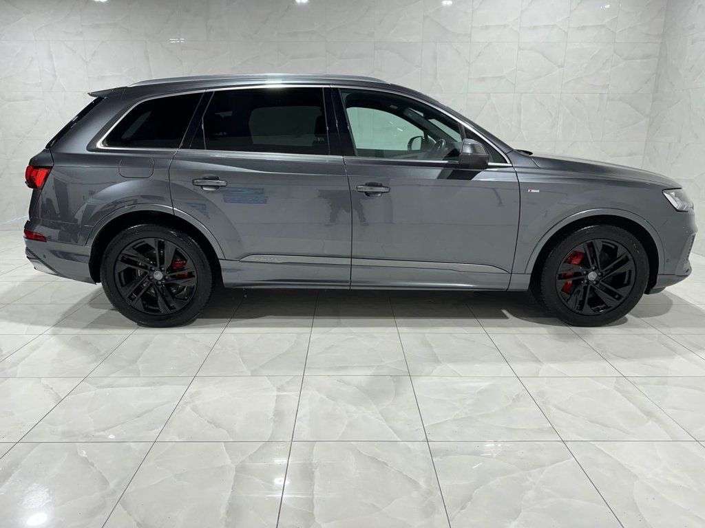 A 2020 AUDI Q7 3.0 TDI V6 50 S line SUV 5dr Diesel Tiptronic quattro Euro 6 (s/s) (286 ps) A 2020 AUDI Q7 3.0 TDI V6 50 S line SUV 5dr Diesel Tiptronic quattro Euro 6 (s/s) (286 ps)