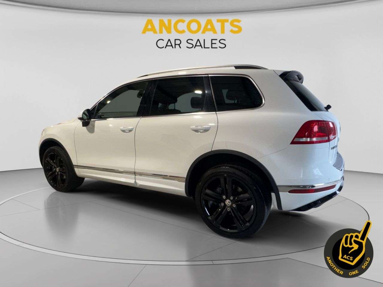 A 2017 VOLKSWAGEN TOUAREG 3.0 TDI V6 BlueMotion Tech R-Line Plus SUV 5dr Diesel Tiptronic 4WD Euro 6 A 2017 VOLKSWAGEN TOUAREG 3.0 TDI V6 BlueMotion Tech R-Line Plus SUV 5dr Diesel Tiptronic 4WD Euro 6