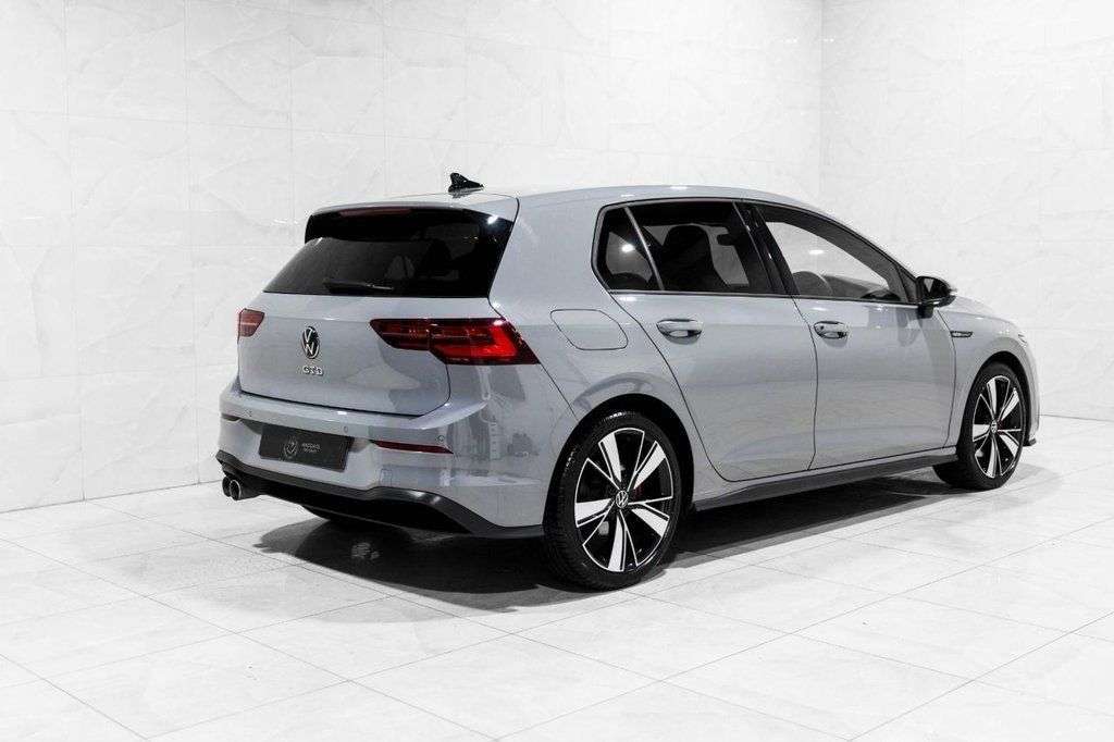 A 2022 VOLKSWAGEN GOLF 2.0 TDI GTD Hatchback 5dr Diesel DSG Euro 6 (s/s) (200 ps) A 2022 VOLKSWAGEN GOLF 2.0 TDI GTD Hatchback 5dr Diesel DSG Euro 6 (s/s) (200 ps)