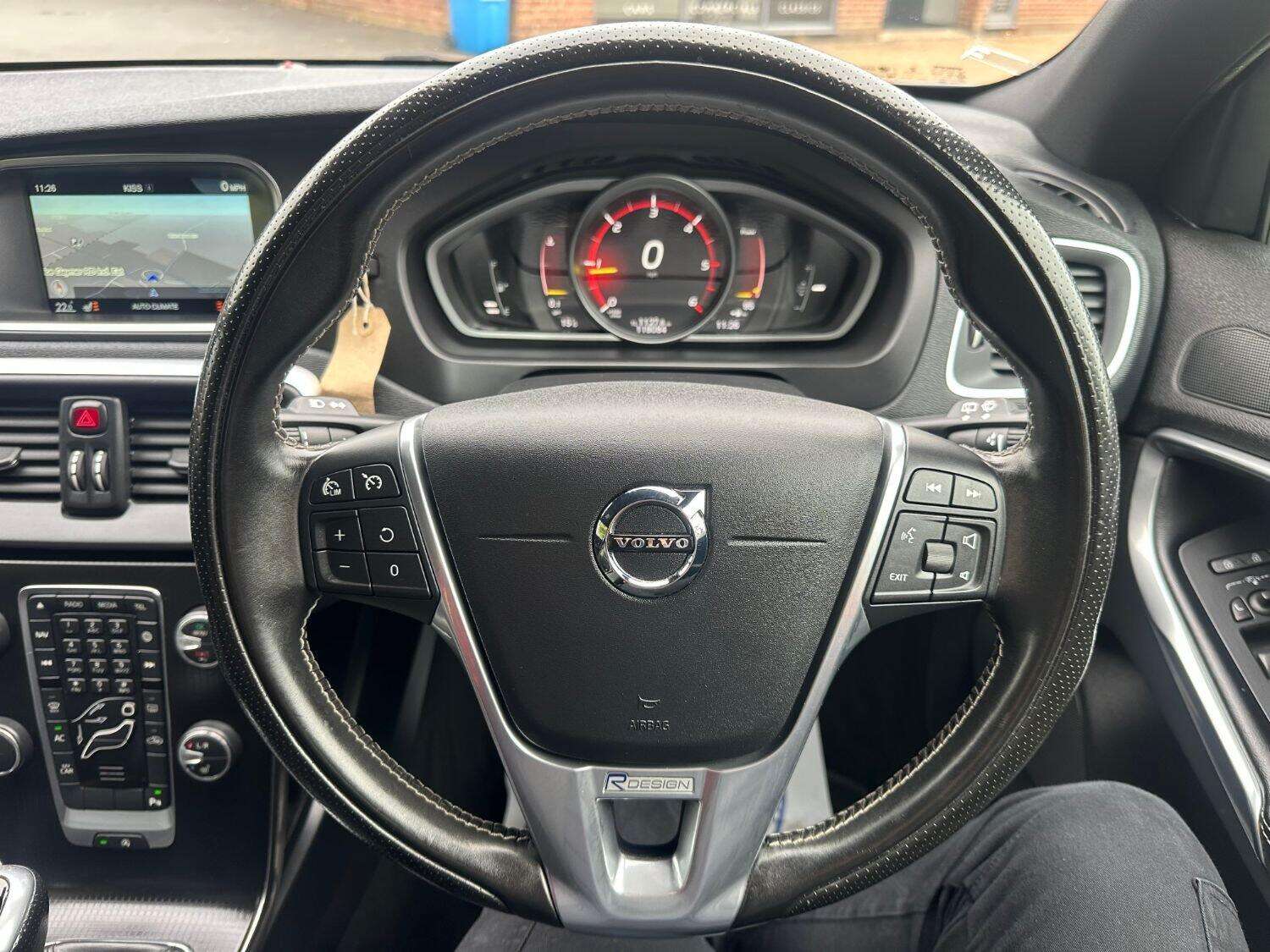 2016 VOLVO V40 2016 VOLVO V40