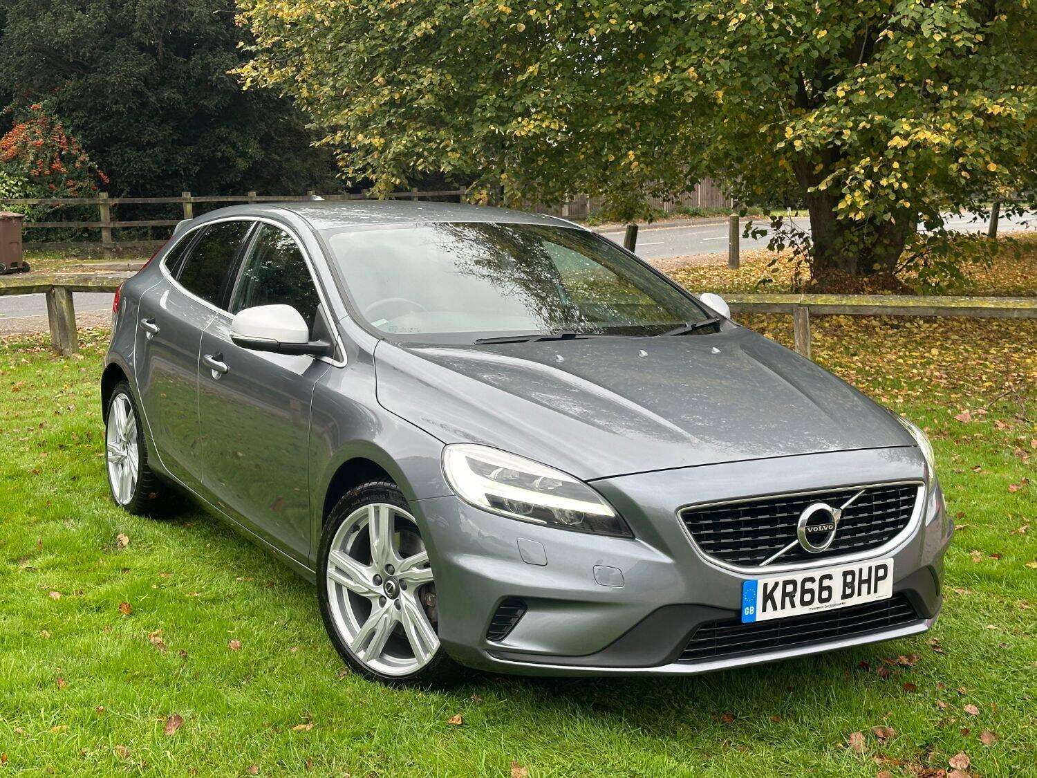 2016 VOLVO V40 2016 VOLVO V40