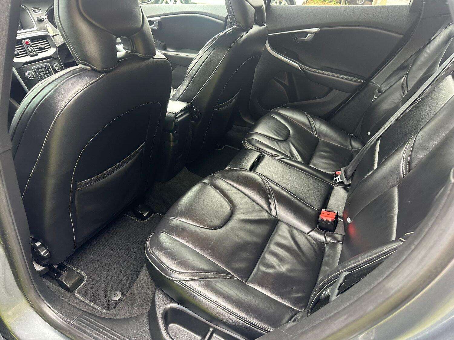 2016 VOLVO V40 2016 VOLVO V40