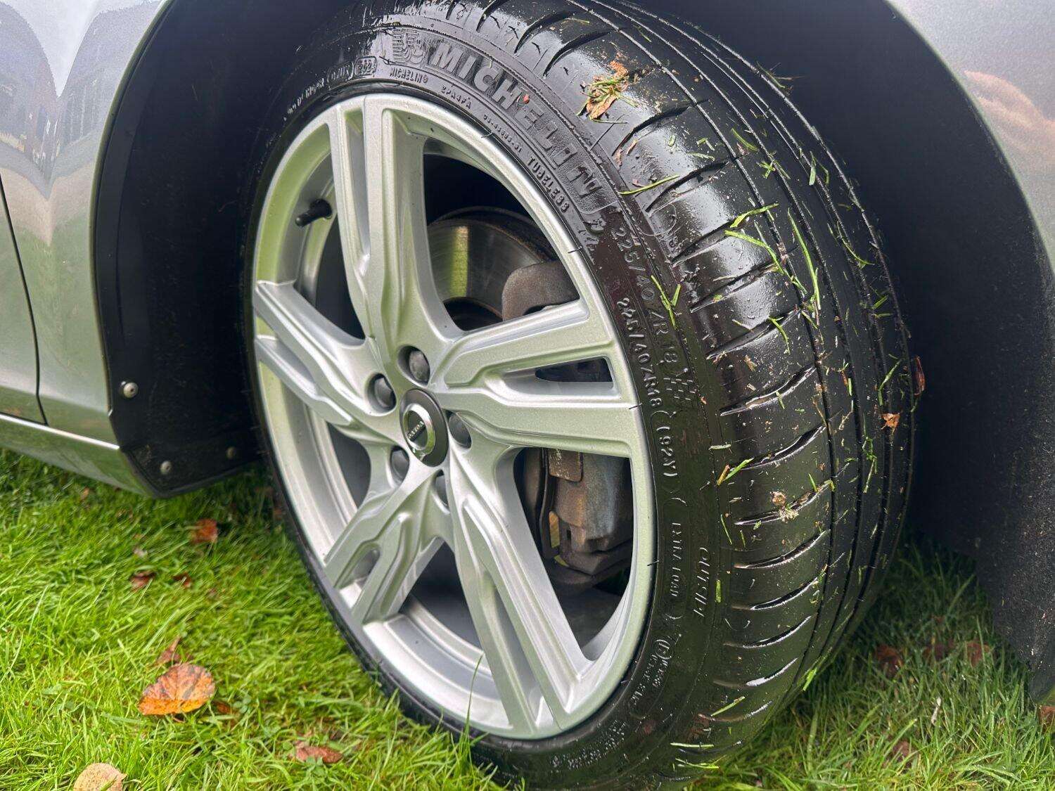 2016 VOLVO V40 2016 VOLVO V40