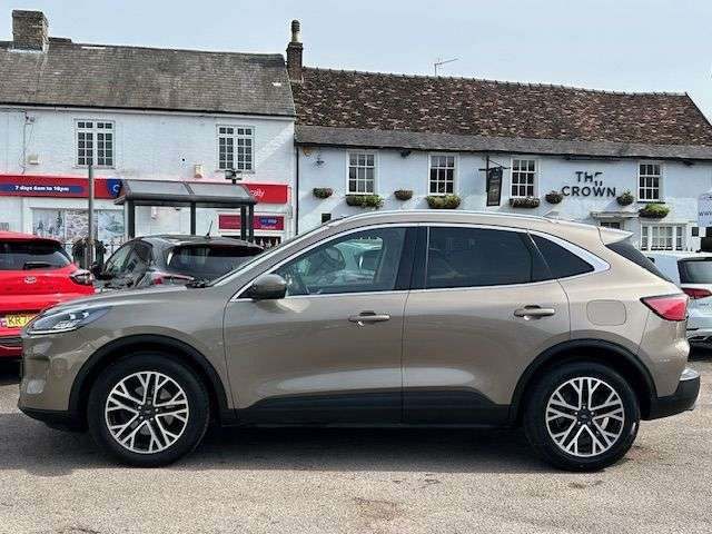 A 2020 FORD KUGA TITANIUM ECOBLUE A 2020 FORD KUGA TITANIUM ECOBLUE