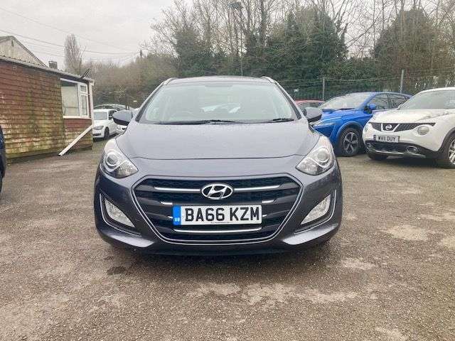 A 2017 HYUNDAI I30 1.6 CRDi BLUE DRIVE SE TOURER 5dr DIESEL ESTATE EURO 6 (s/s) (110 ps) ONLY A 2017 HYUNDAI I30 1.6 CRDi BLUE DRIVE SE TOURER 5dr DIESEL ESTATE EURO 6 (s/s) (110 ps) ONLY