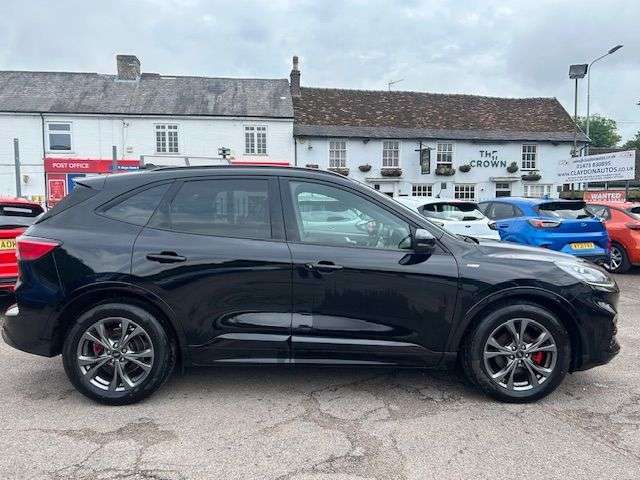 A 2022 FORD KUGA 2.5h DURATEC FHEV ST-LINE EDITION SUV 5dr PETROL HYBRID CVT EURO 6 (s/s) (1 A 2022 FORD KUGA 2.5h DURATEC FHEV ST-LINE EDITION SUV 5dr PETROL HYBRID CVT EURO 6 (s/s) (1