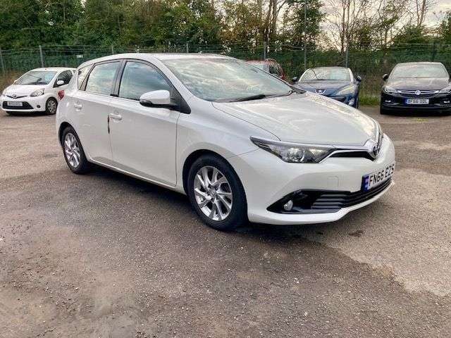 A 2016 TOYOTA AURIS 1.6 D-4D BUSINESS EDITION 5dr DIESEL EURO 6 TWENTY POUNDS ROAD TAX A 2016 TOYOTA AURIS 1.6 D-4D BUSINESS EDITION 5dr DIESEL EURO 6 TWENTY POUNDS ROAD TAX