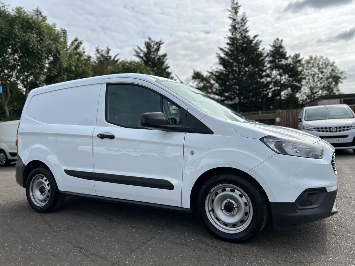 Check out this Ford Transit Courier 2021 Petrol Manual