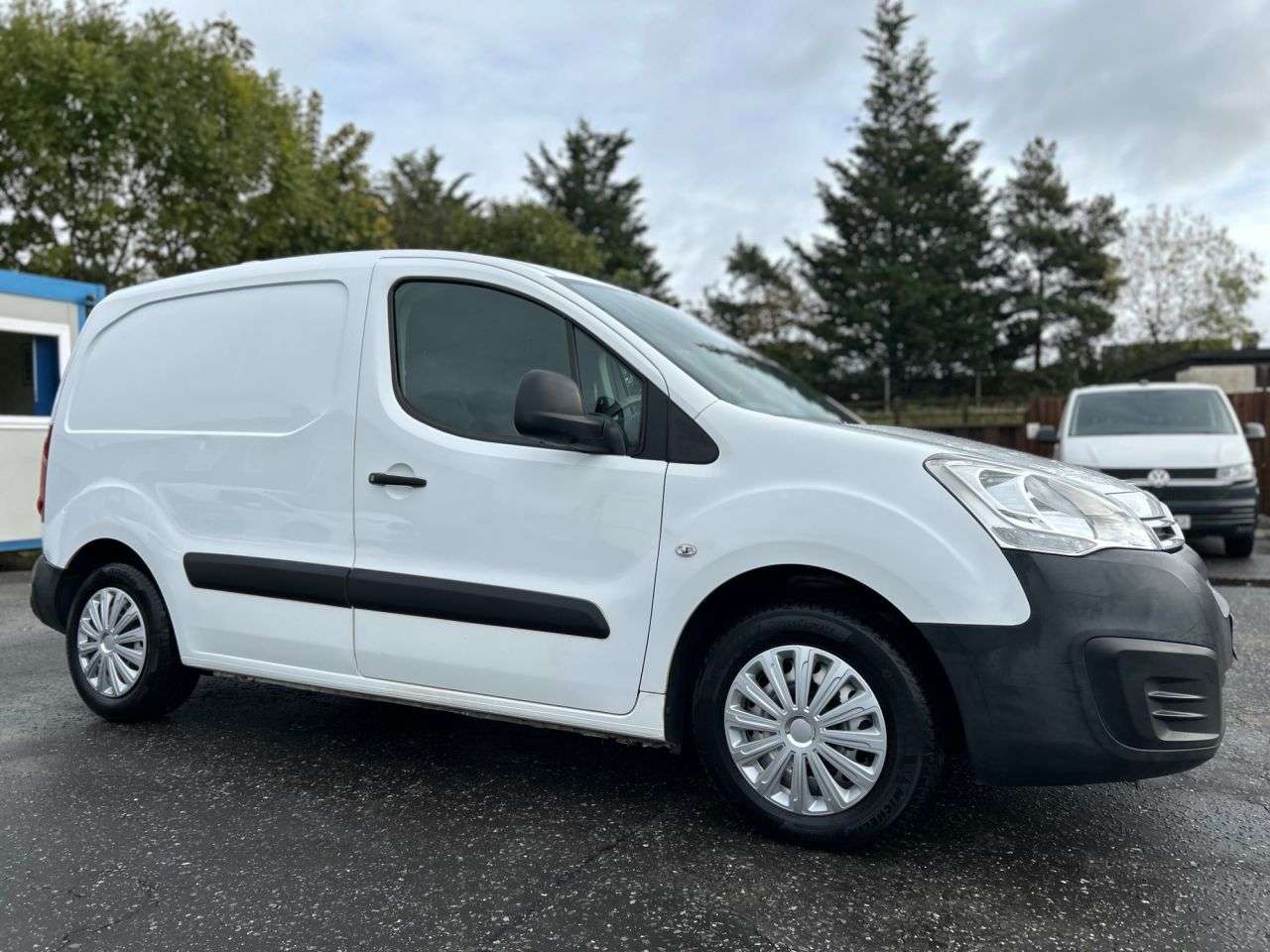 A 2018 CITROEN BERLINGO 1.6BlueHDi 625 LX P/V 5dr SWB 100bhp LOW MILEAGE EXAMPLE, 6 SERVICES A 2018 CITROEN BERLINGO 1.6BlueHDi 625 LX P/V 5dr SWB 100bhp LOW MILEAGE EXAMPLE, 6 SERVICES
