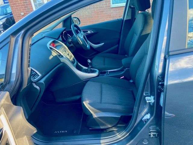 2011 VAUXHALL ASTRA 2011 VAUXHALL ASTRA