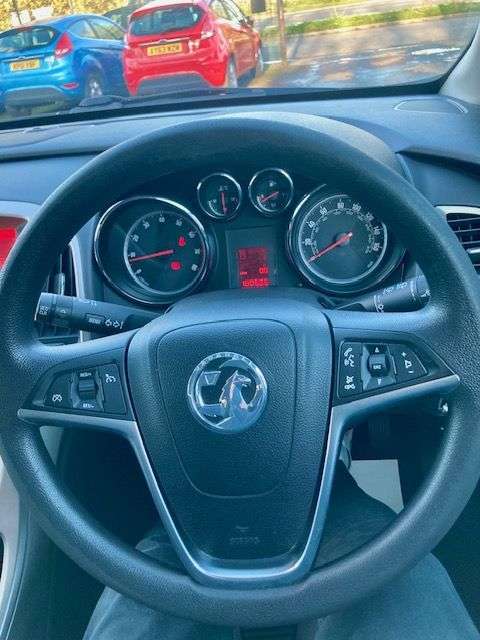 2011 VAUXHALL ASTRA 2011 VAUXHALL ASTRA
